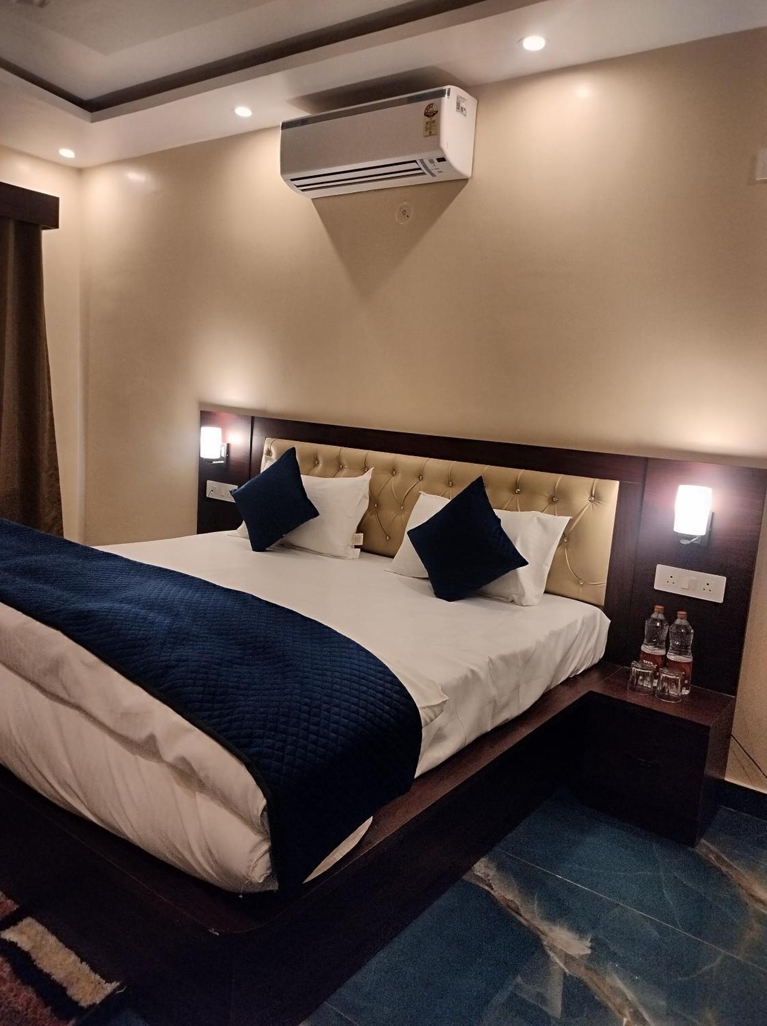 Hotel The Mount Valley Haldwāni Esterno foto